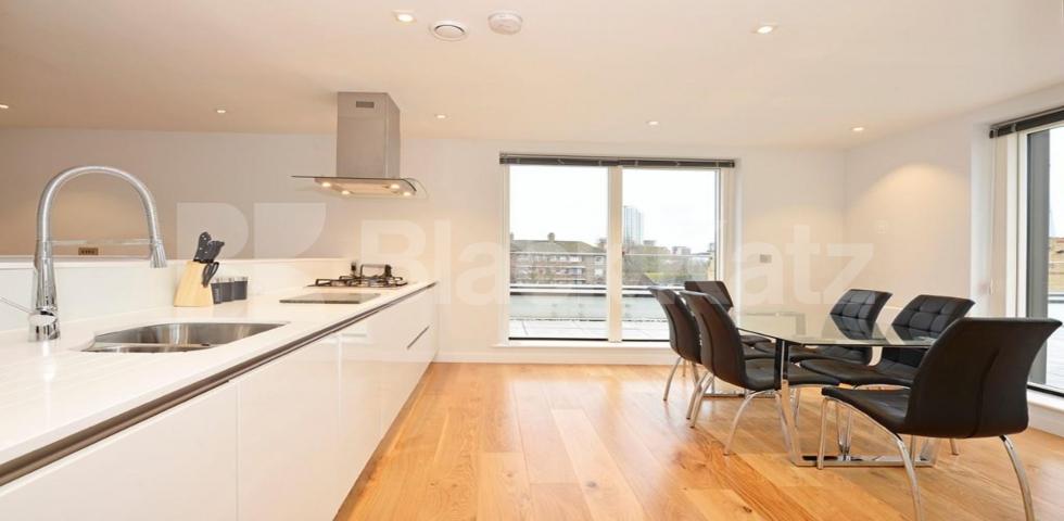 			A MUST SEE, 3 Bedroom, 1 bath, 1 reception Apartment			 Heneage Street E1, Aldgate / Liverpool street