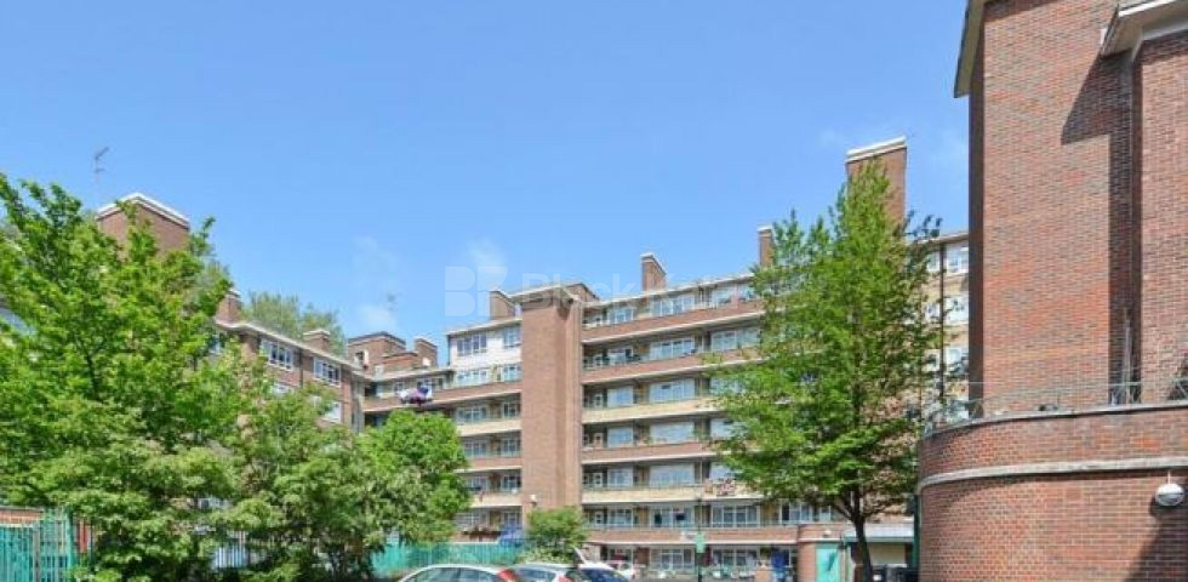 			ZONE 1 LOCATION!, 3 Bedroom, 1 bath, 1 reception Flat			 Sidmouth Street, RUSSELL SQUARE WC1H