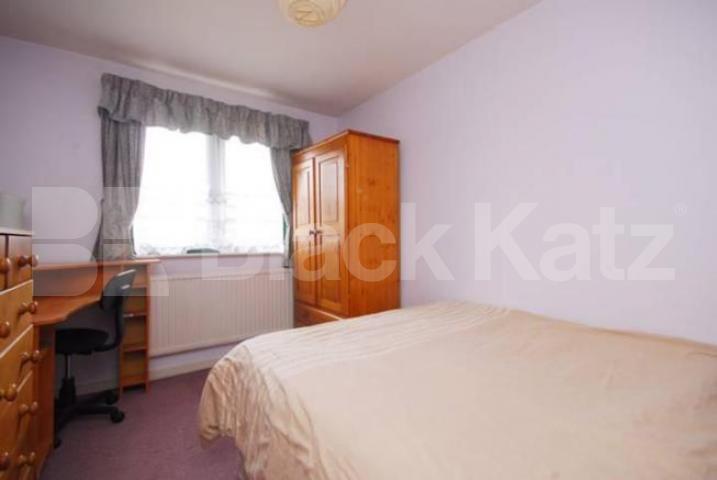 			FANSTASTIC NEW INSTRUCTION!, 3 Bedroom, 1 bath, 1 reception House			 Miles Road, HORNSEY