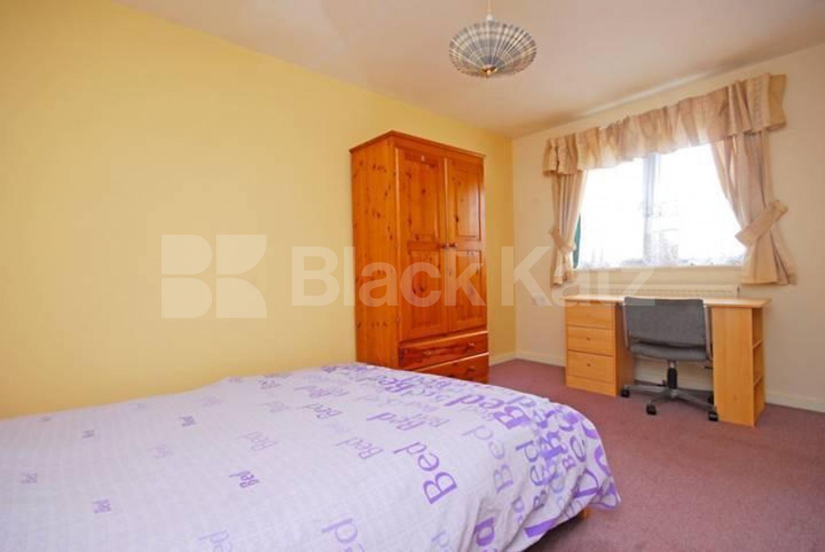 			FANSTASTIC NEW INSTRUCTION!, 3 Bedroom, 1 bath, 1 reception House			 Miles Road, HORNSEY