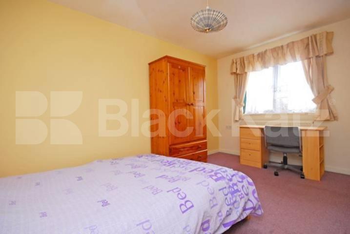 			FANSTASTIC NEW INSTRUCTION!, 3 Bedroom, 1 bath, 1 reception House			 Miles Road, HORNSEY