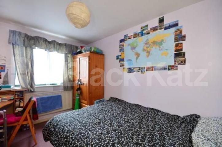 			FANSTASTIC NEW INSTRUCTION!, 3 Bedroom, 1 bath, 1 reception House			 Miles Road, HORNSEY