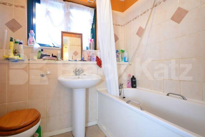 			FANSTASTIC NEW INSTRUCTION!, 3 Bedroom, 1 bath, 1 reception House			 Miles Road, HORNSEY