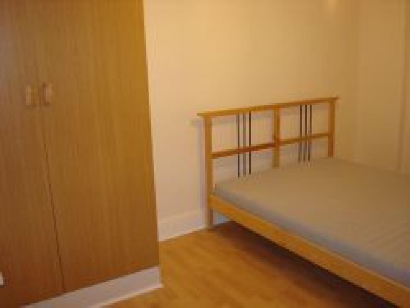 			New Instruciton, 1 Bedroom, 1 bath, 1 reception Flat			 Goldborne Road, LADBROKE GROVE/PORTOBELLO