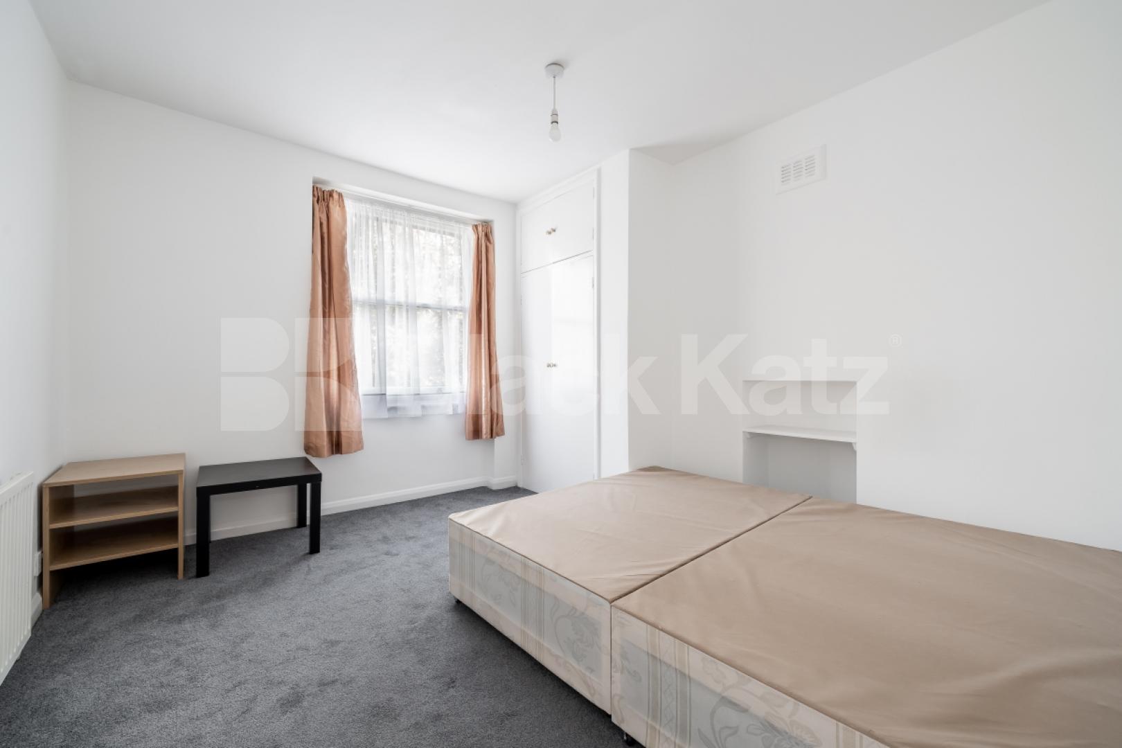 			4 BED MINS TO PORTOBELLO ROAD! , 4 Bedroom, 1 bath, 1 reception Flat			 Aldridge Road Villas, WESTBOURNE PARK/ LADBROKE GROVE