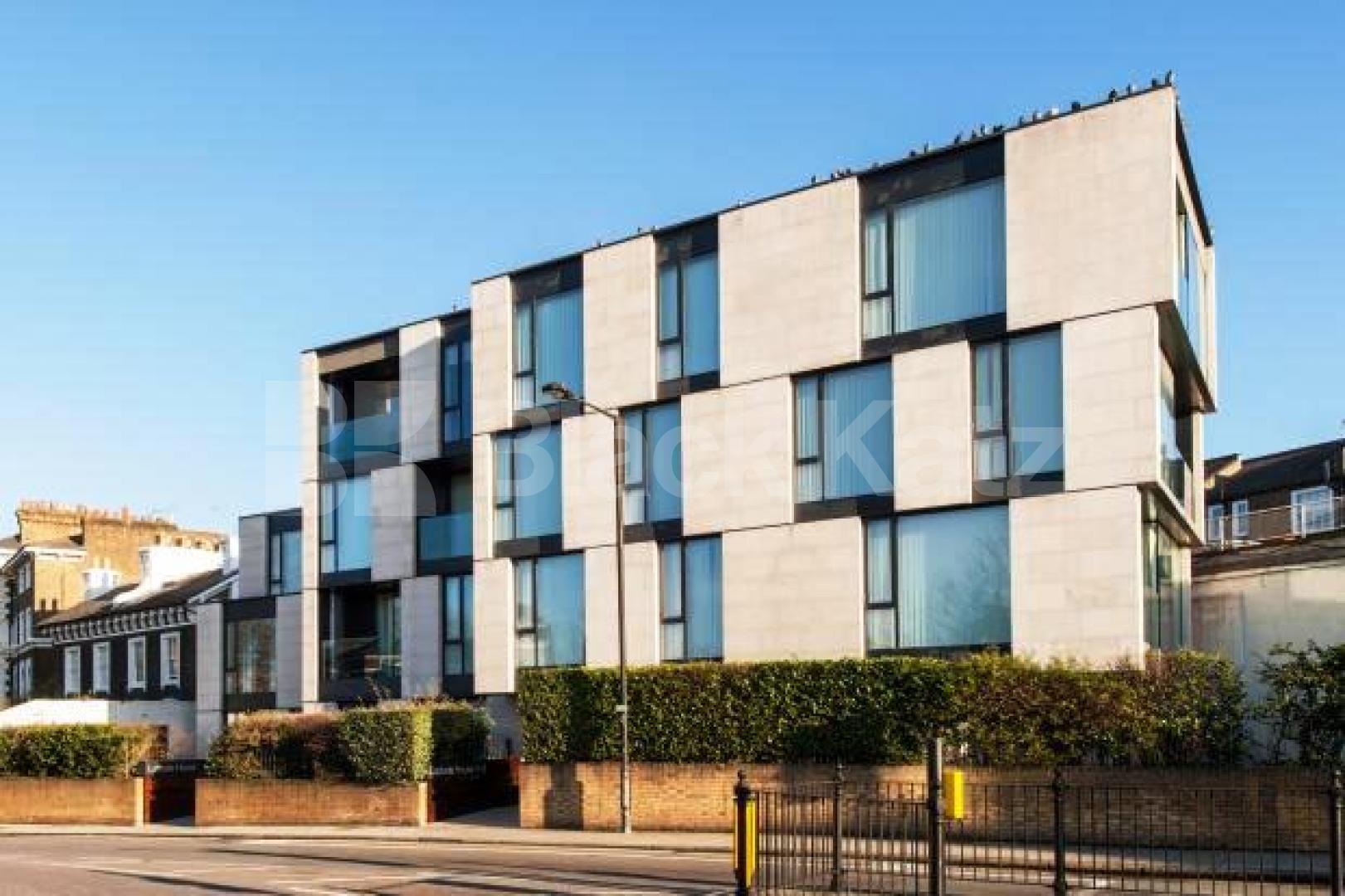 			Overlooking Regents Park!, 2 Bedroom, 1 bath, 1 reception Flat			 Oval Road, PRIMROSE HILL / REGENTS PK