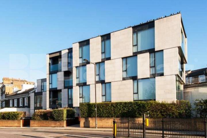 			Overlooking Regents Park!, 2 Bedroom, 1 bath, 1 reception Flat			 Oval Road, PRIMROSE HILL / REGENTS PK