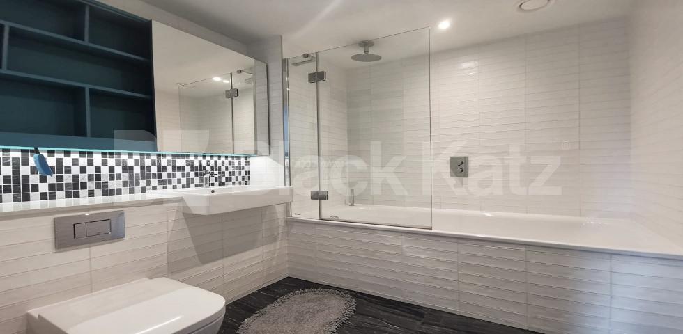 			LET , 1 Bedroom, 1 bath, 1 reception Apartment			 Southwark Bridge Road, Elephant and Castle