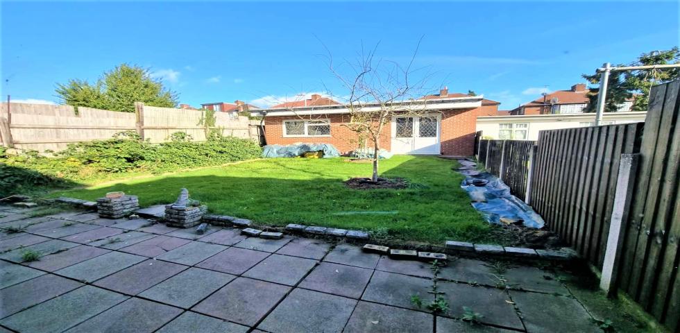 			4 Bedroom, 2 bath, 2 reception Semi-Detached House			 St Andrews Drive, Stanmore