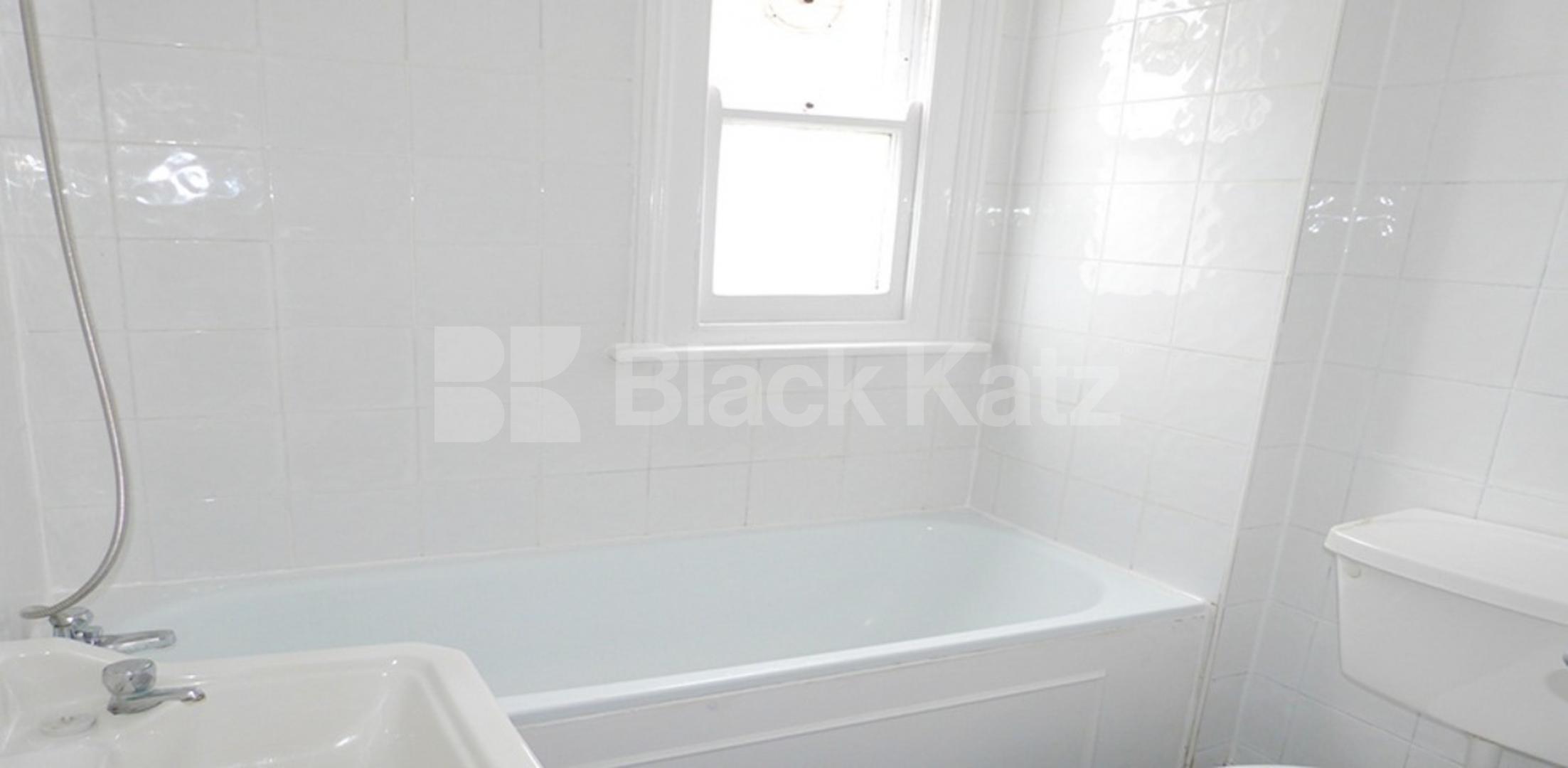 			2 Bedroom, 1 bath, 1 reception Flat			 Stanlake Road, Shephrerds Bush