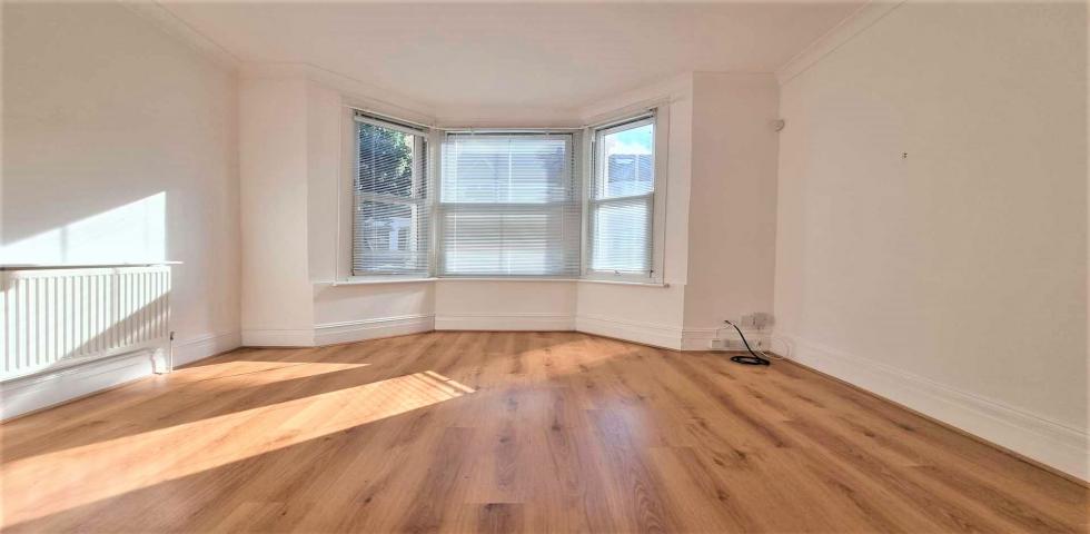 			1 Bedroom, 1 bath, 1 reception Flat			 Cotleigh Road, WEST HAMPSTEAD