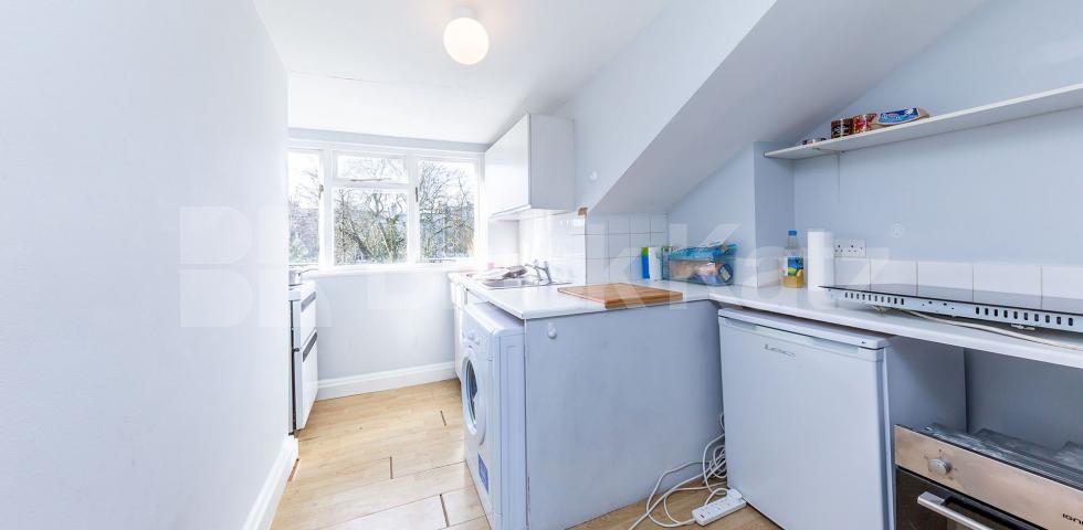 			INCLUDES THE COUNCIL TAX AND WATER RATES!, 2 Bedroom, 1 bath, 1 reception Flat			 Muswell Avenue, Muswell Hill