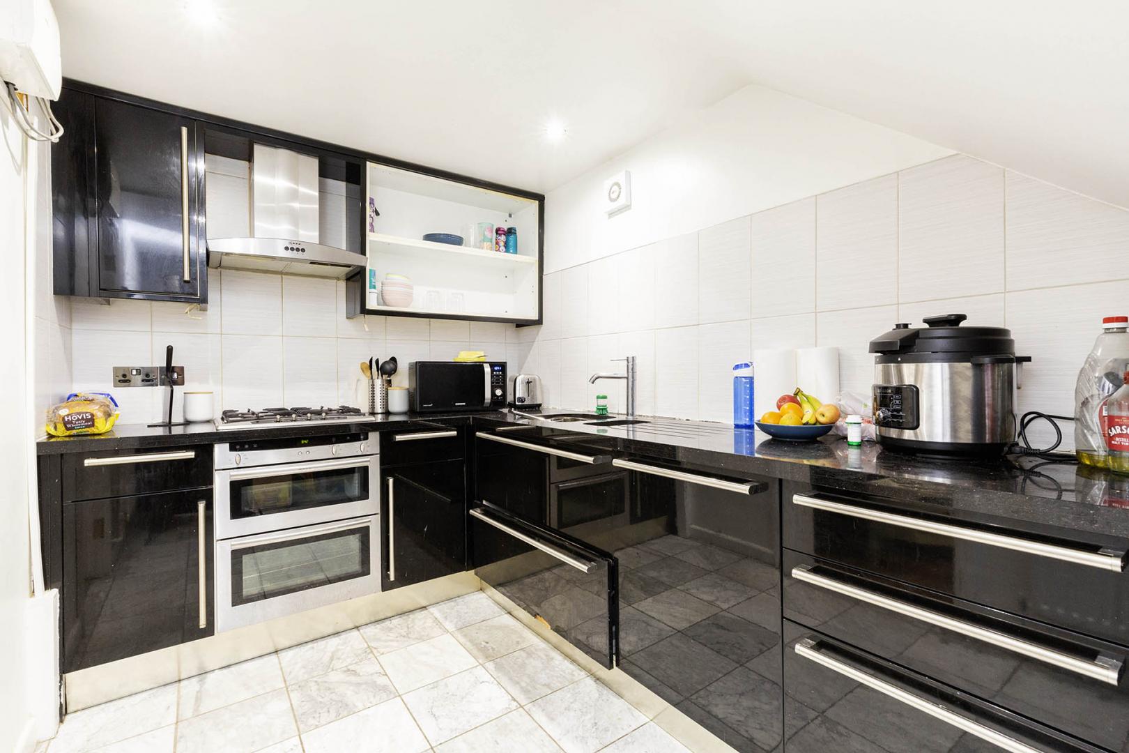 Superb 4 bedroom 2 bathroom split level apartment in Baker Street  Nottingham Place, Baker Street / Marylebone 