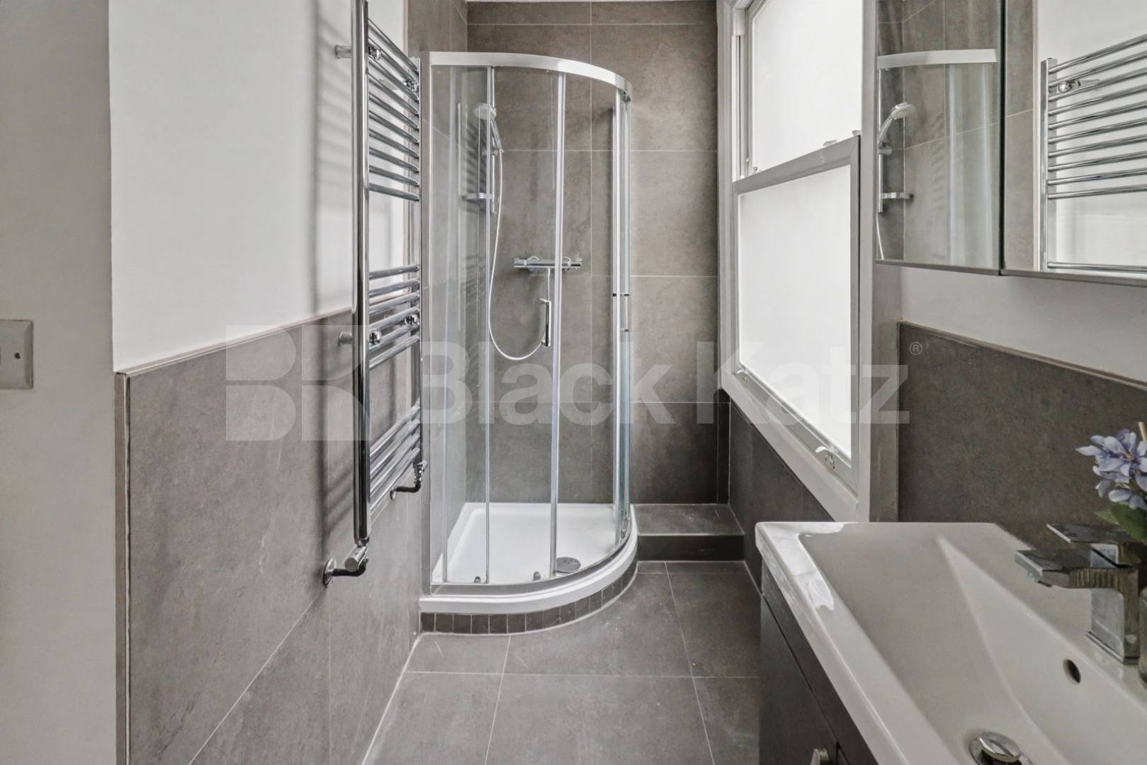 Modern studio within walking distance to Camden Camden Road, Camden