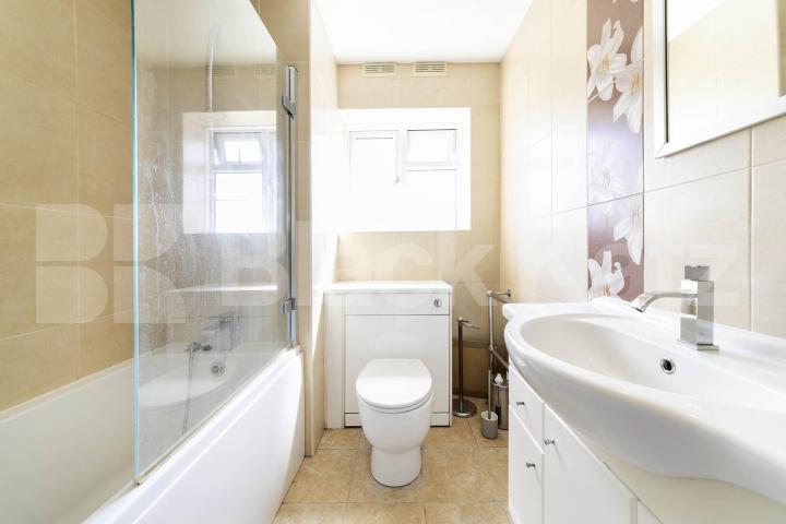 A spacious four-bedroom furnished HMO available to rent from 21st August, ideally located on Adelaide Road within walking distance of the station.The property offers four good-sized bedrooms, three bathrooms, a large fitted kitchen and an additional  Adelaide Road, Regency Lodge Adelaide Road, NW3,  Regency Lodge Adelaide Road