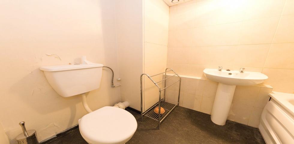 			3 Bedroom, 1 bath, 1 reception Flat			 Testerton Walk, , Latimer Road