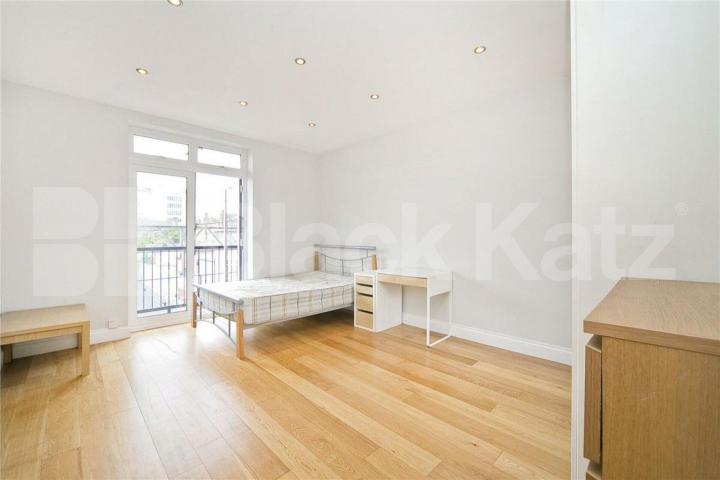 4 double bedrooms wtih 2 bathrooms Inc all bills except council tax Camden Road, Holloway