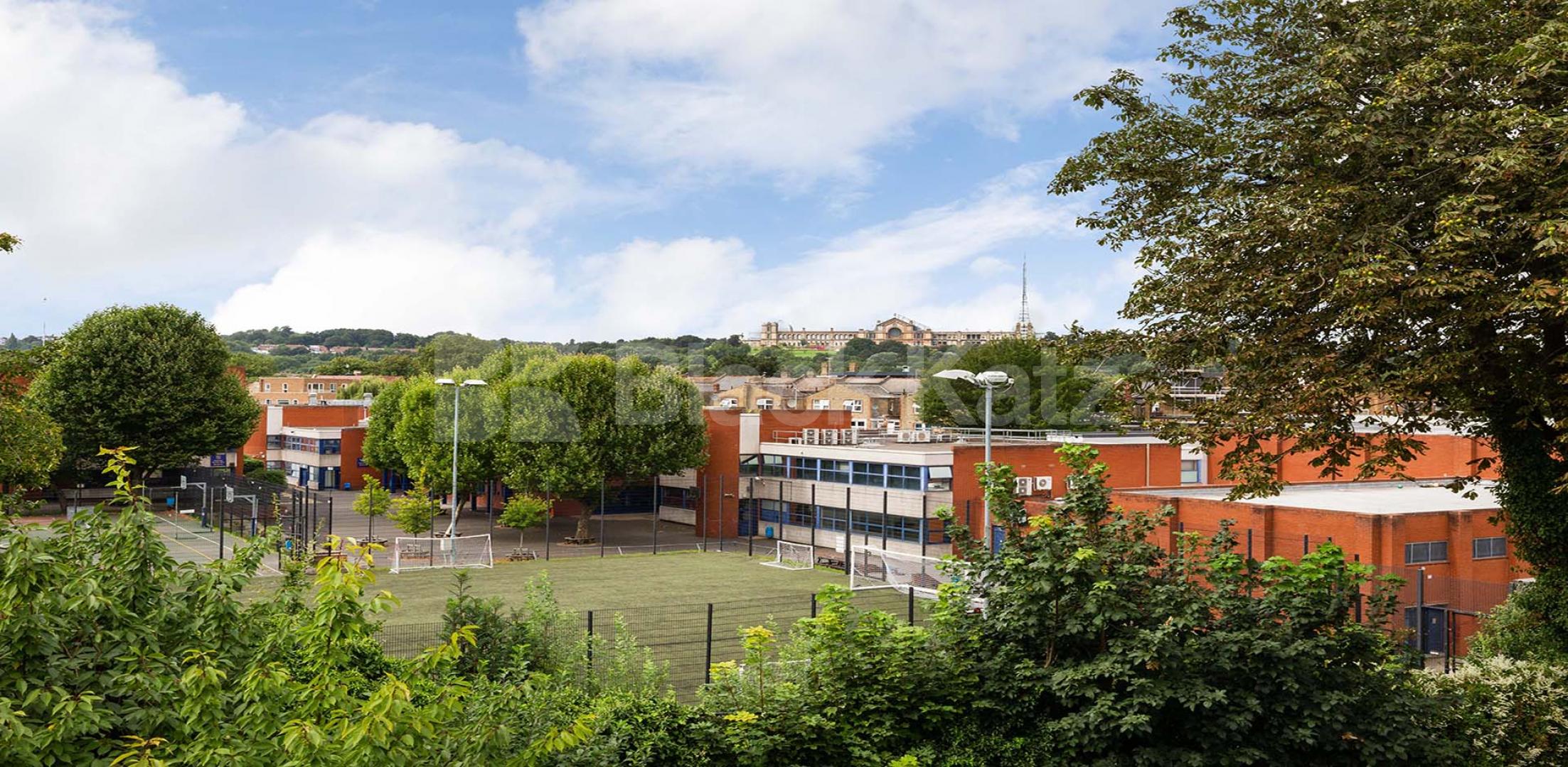 			1 Bedroom, 1 bath, 1 reception Flat			 Hillfield Avenue, Crouch End