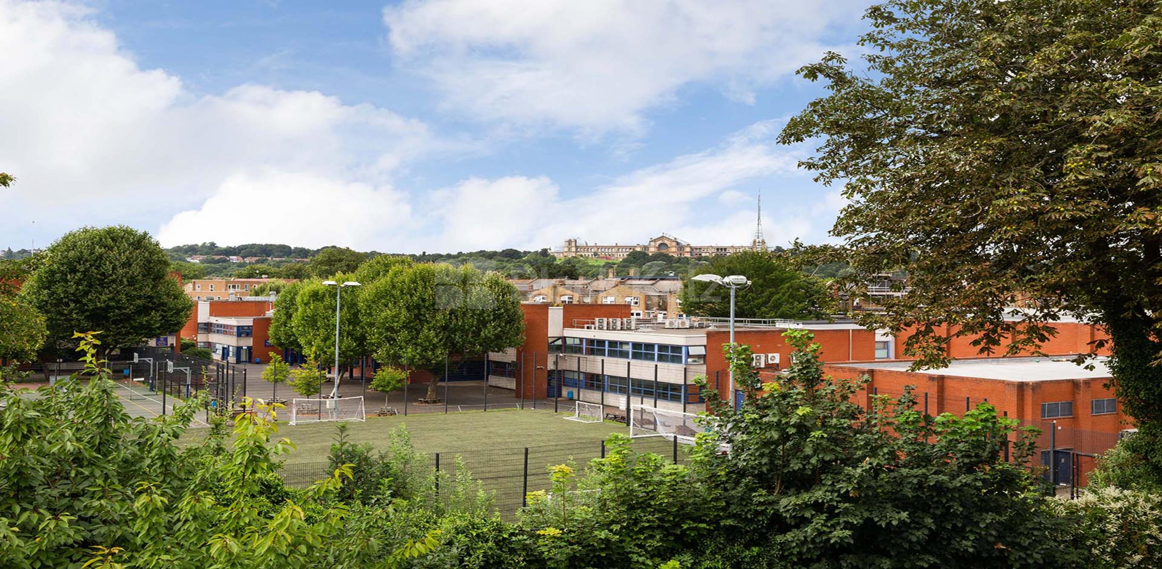			1 Bedroom, 1 bath, 1 reception Flat			 Hillfield Avenue, Crouch End N8