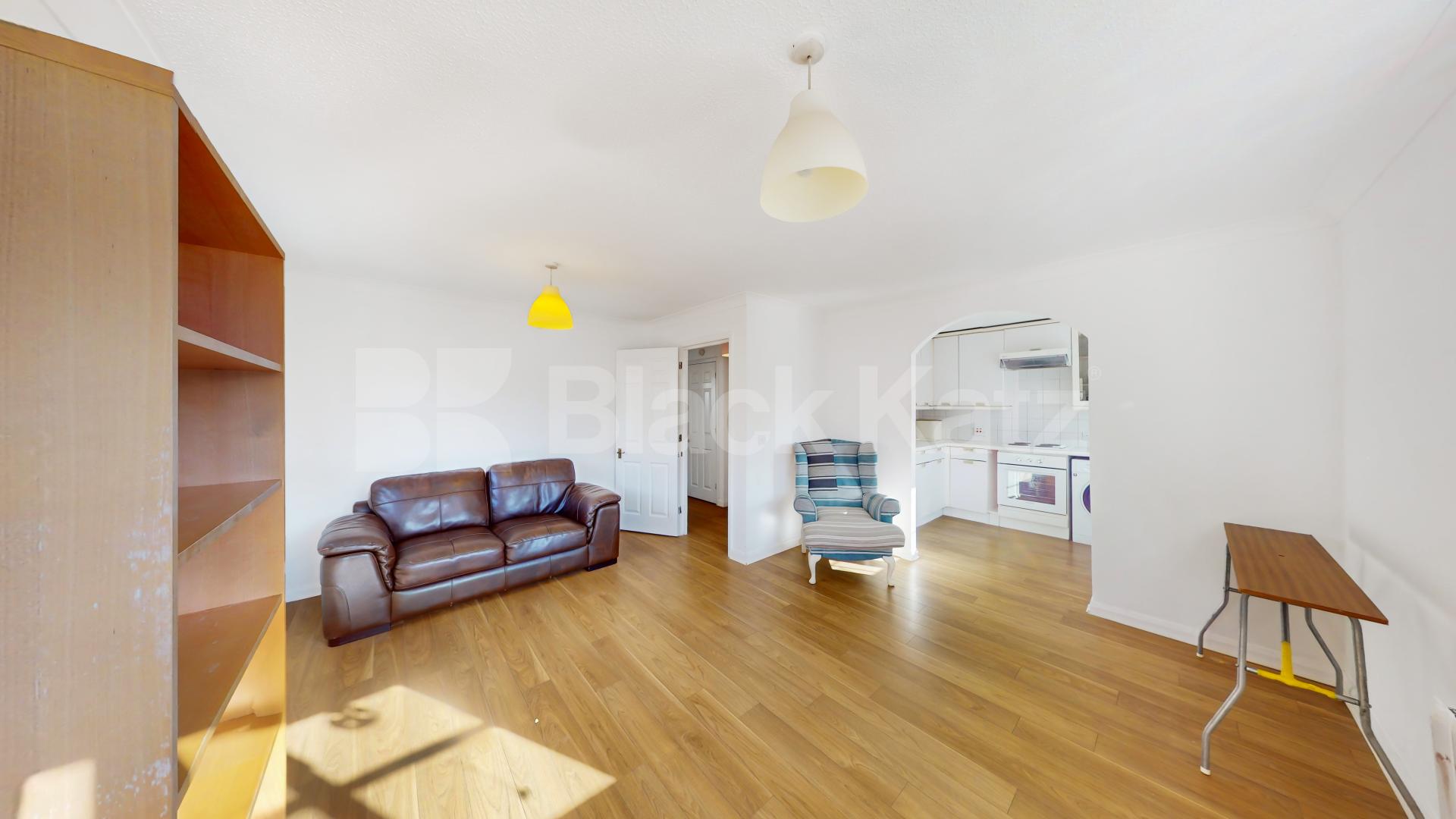 Good size one bed with a modern kitchen and tiled bathroom mins to tube Cornwallis Square, Archway