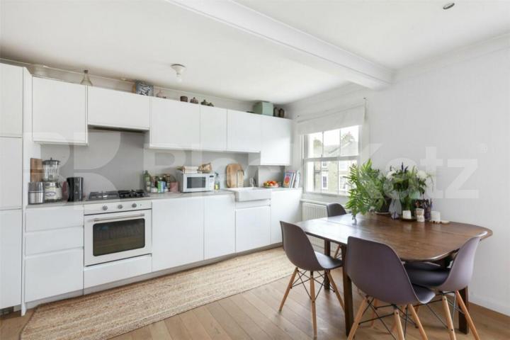 Modern one bed set on the 2nd floor of a period house mins to Camden Agar Grove, Camden