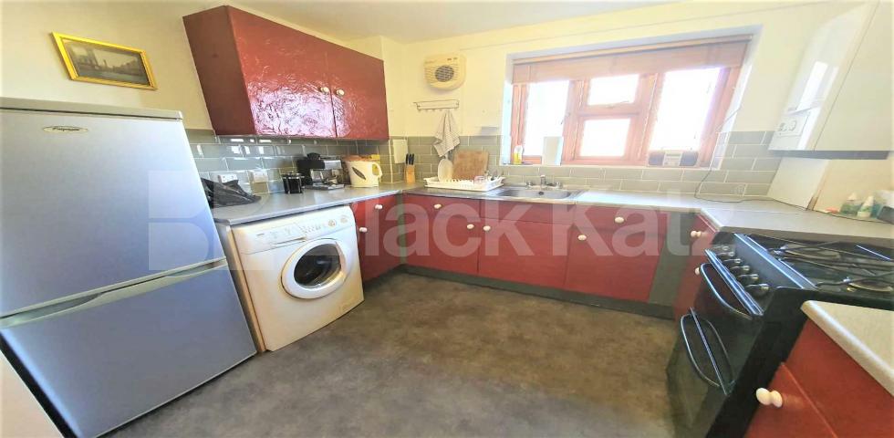 			1 Bedroom, 1 bath, 1 reception Flat			 Gainsborough Court, Lime Grove, Shepherds Bush