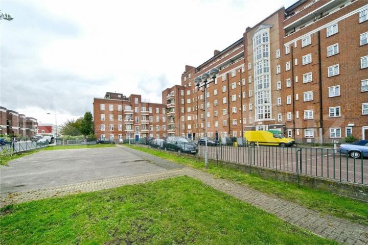 Spacious three bedroom property set in an amazing location  Lewis Street, Camden