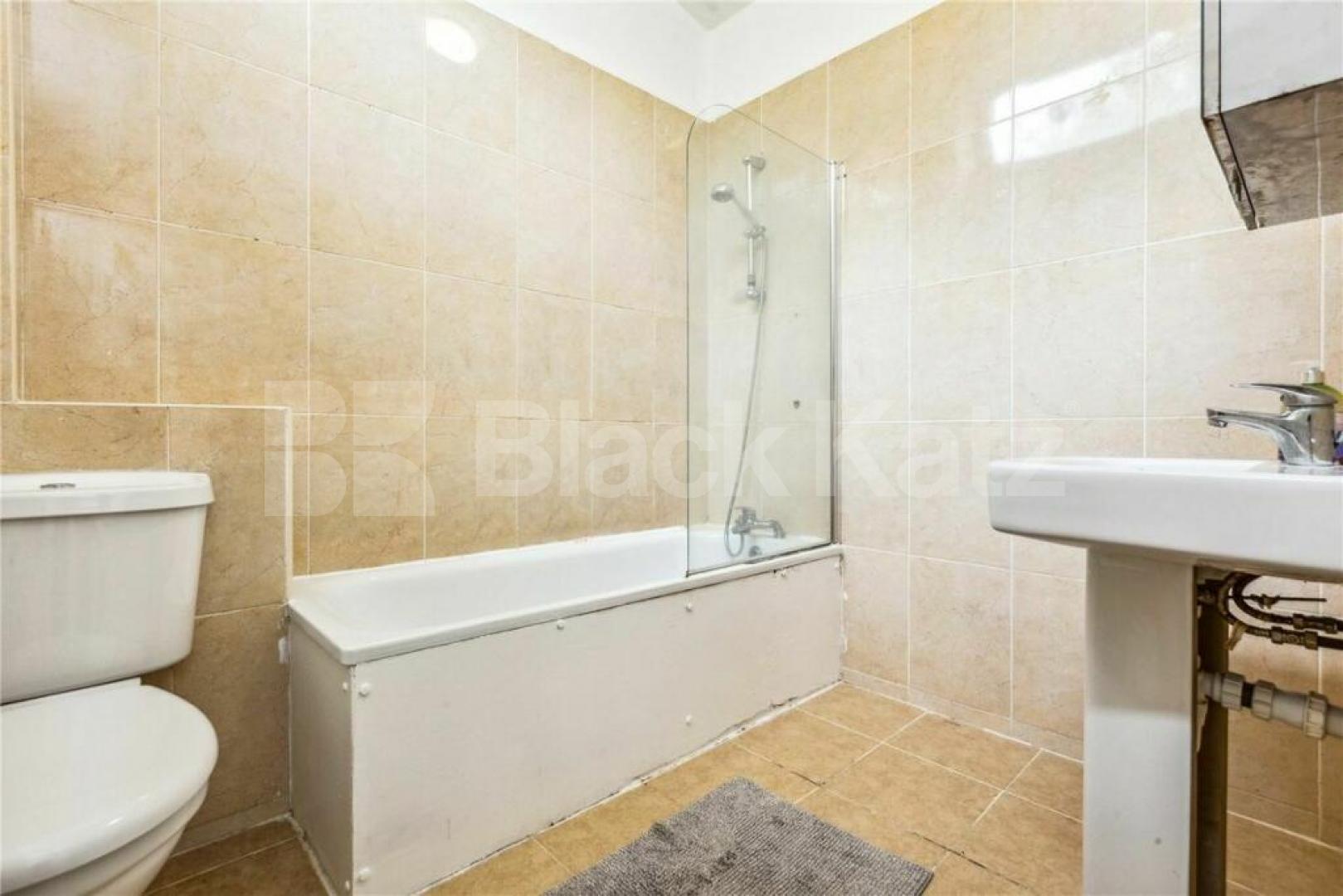 			4 Bedroom, 2 bath, 1 reception Flat			 Campsfield Road, Hornsey