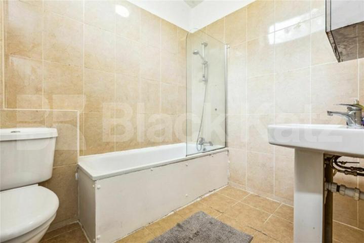 			4 Bedroom, 2 bath, 1 reception Flat			 Campsfield Road, Hornsey
