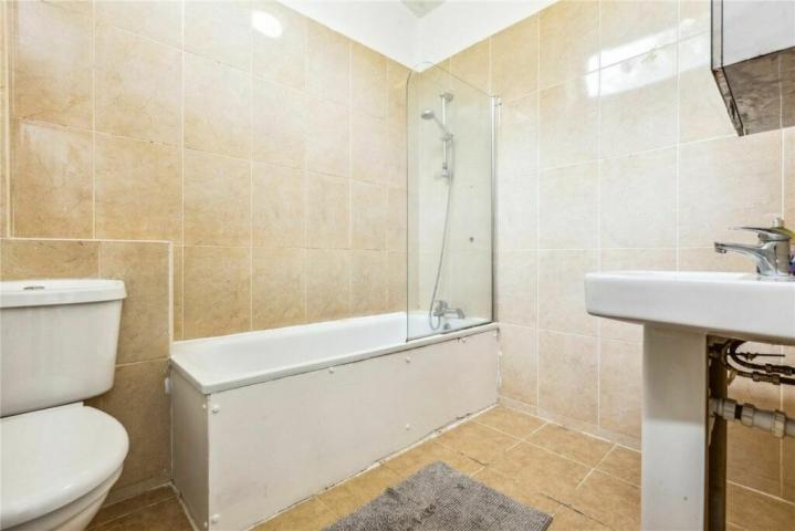 			4 Bedroom, 2 bath, 1 reception Flat			 Campsfield Road, Hornsey