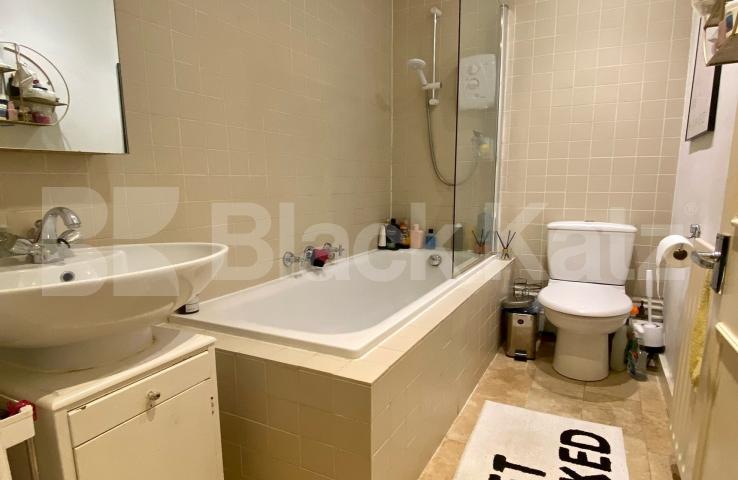 Larger than average & superbly located to amenities & transport Bedford Road, Clapham North