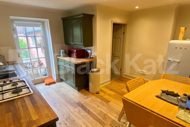 Gorgeous period house with all bills included Archbishops Place , Brixton