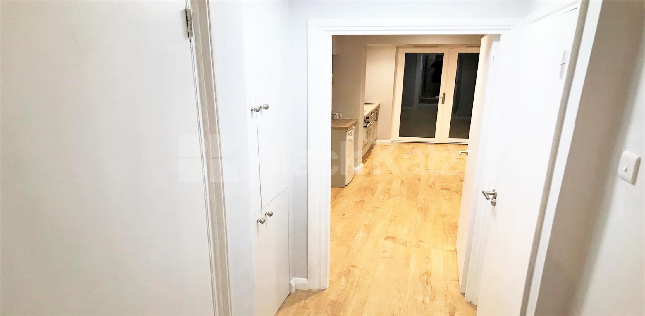 			1 Bedroom, 1 bath, 1 reception Ground Floor Flat			 Sulgrave Road, SHEPHERDS BUSH