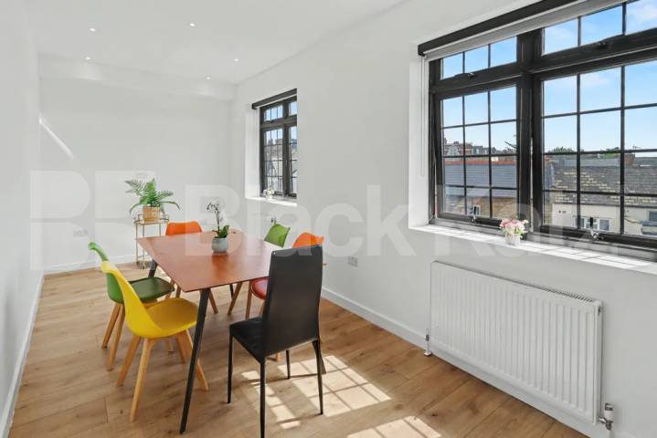 A spacious and well-presented split-level apartment situated on the sought-after Oaklands Road, NW2 Oaklands Road, Lancia House, NW2,  Lancia House