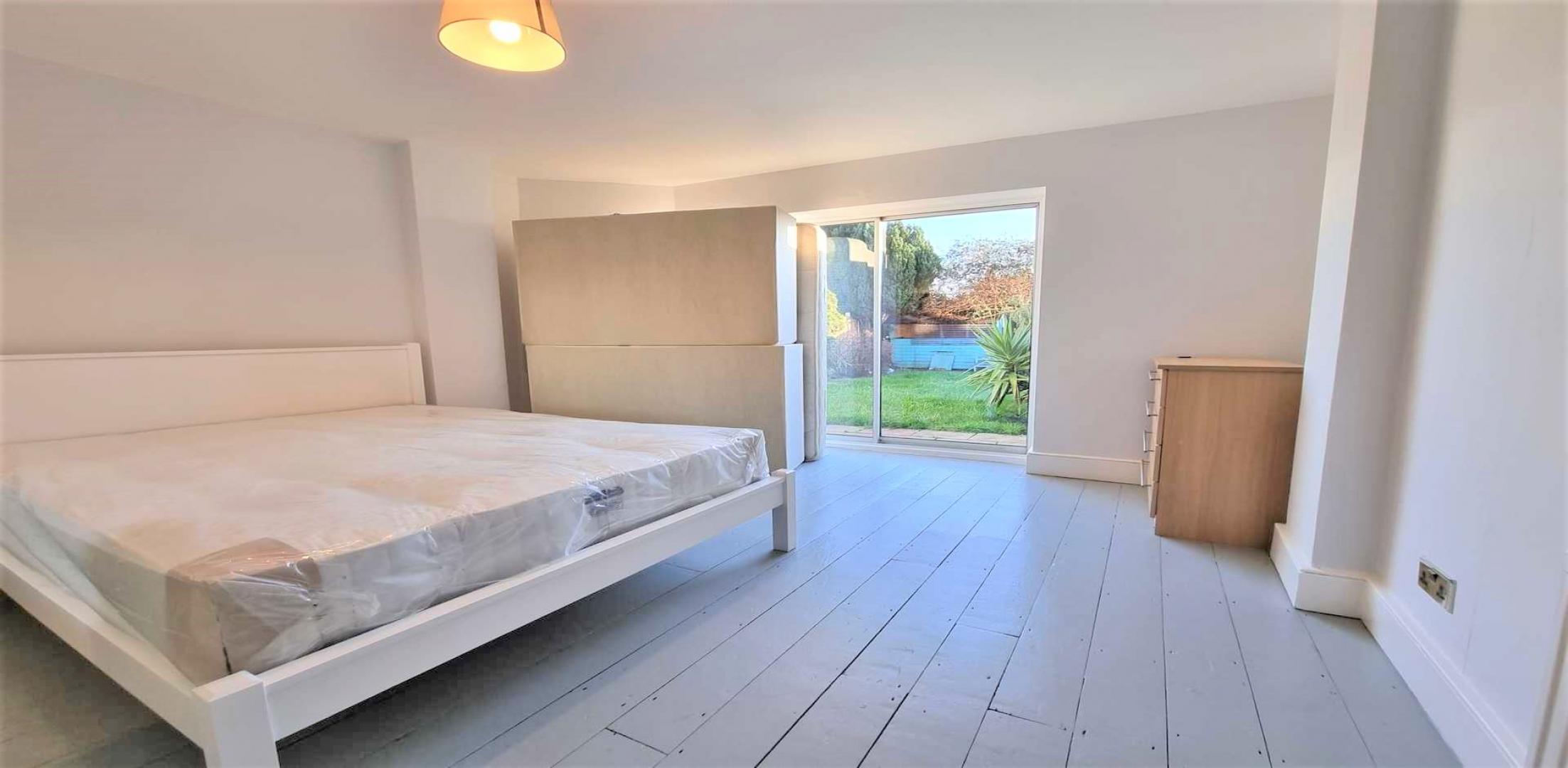 			3 Bedroom, 1 bath, 1 reception Flat			 Harvist Road, QUEENS PARK