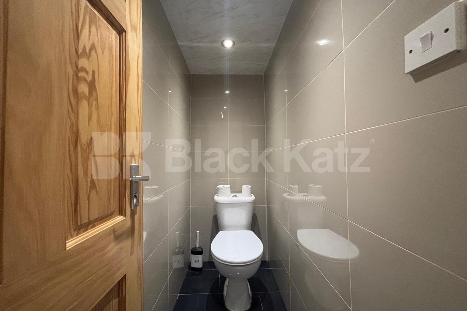 Duplex apartment with balcony offering 828 Sq.Ft.of living & entertaining space Coopers Road, Bermondsey