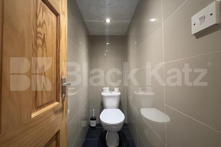 Duplex apartment with balcony offering 828 Sq.Ft.of living & entertaining space Coopers Road, Bermondsey