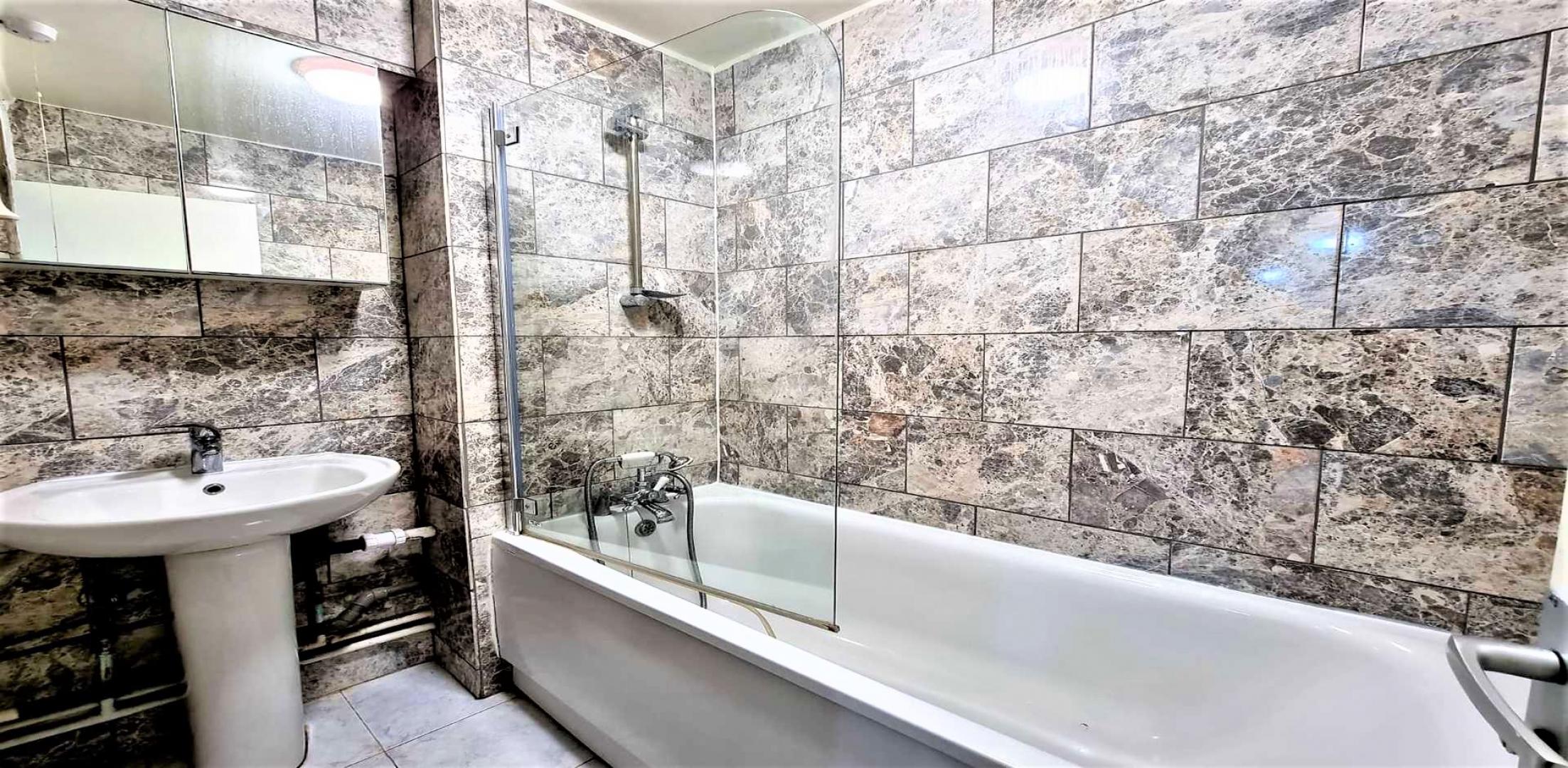 			4 Bedroom, 2 bath, 1 reception Flat			 Downfield Close , Maida Vale 