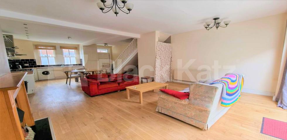 			3 Bedroom, 1 bath, 1 reception Terraced House			 Galloway Road , Shepherds Bush