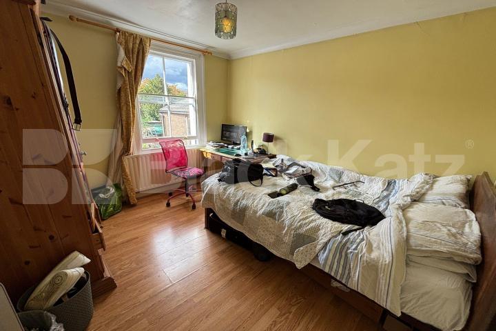 Period house with two bathrooms & patio garden  Trundleys Road , Surrey Quays