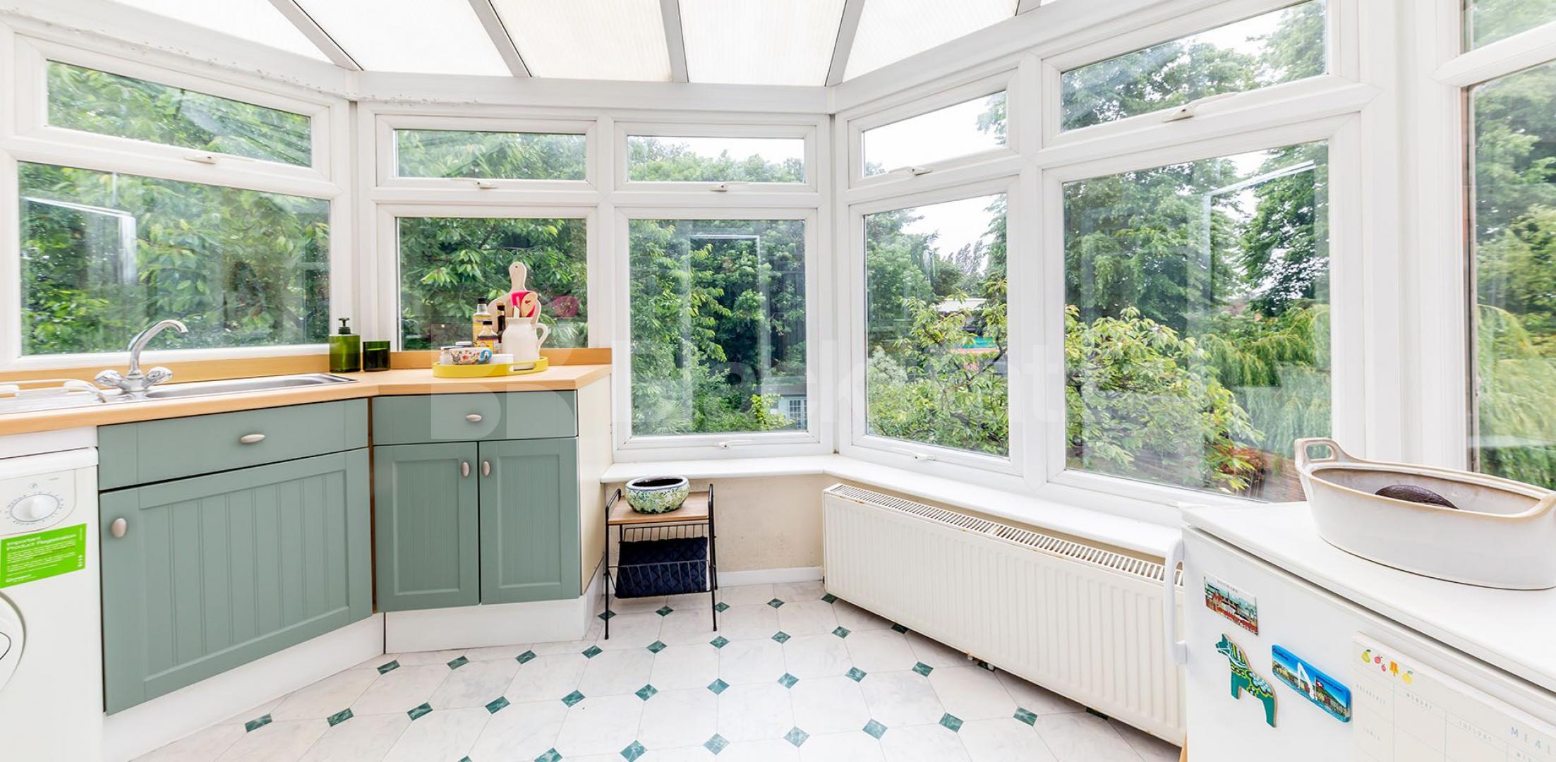 			Studio Apartment, 1 bath, 1 reception Studio			 Avenue Road, CROUCH END