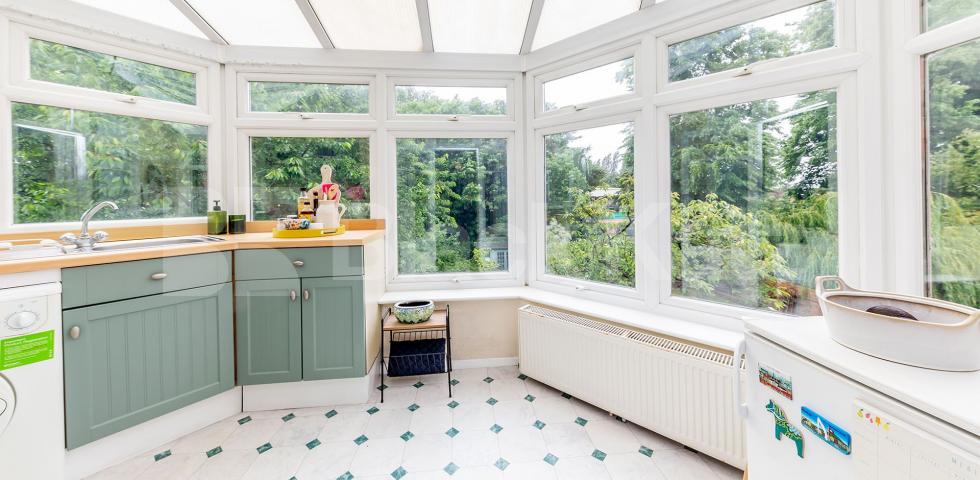 			Studio Apartment, 1 bath, 1 reception Studio			 Avenue Road, CROUCH END