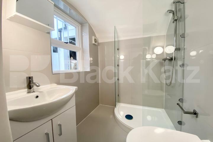 Recently refurbished maisonette with two bathrooms & patio area Hugh Street , Pimlico