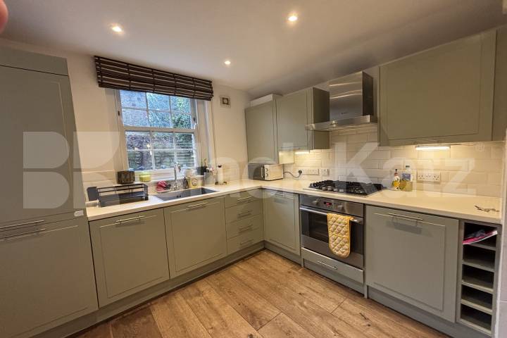 Stylish & contemporary maisonette flooded with natural light  Freedom Street, Battersea 