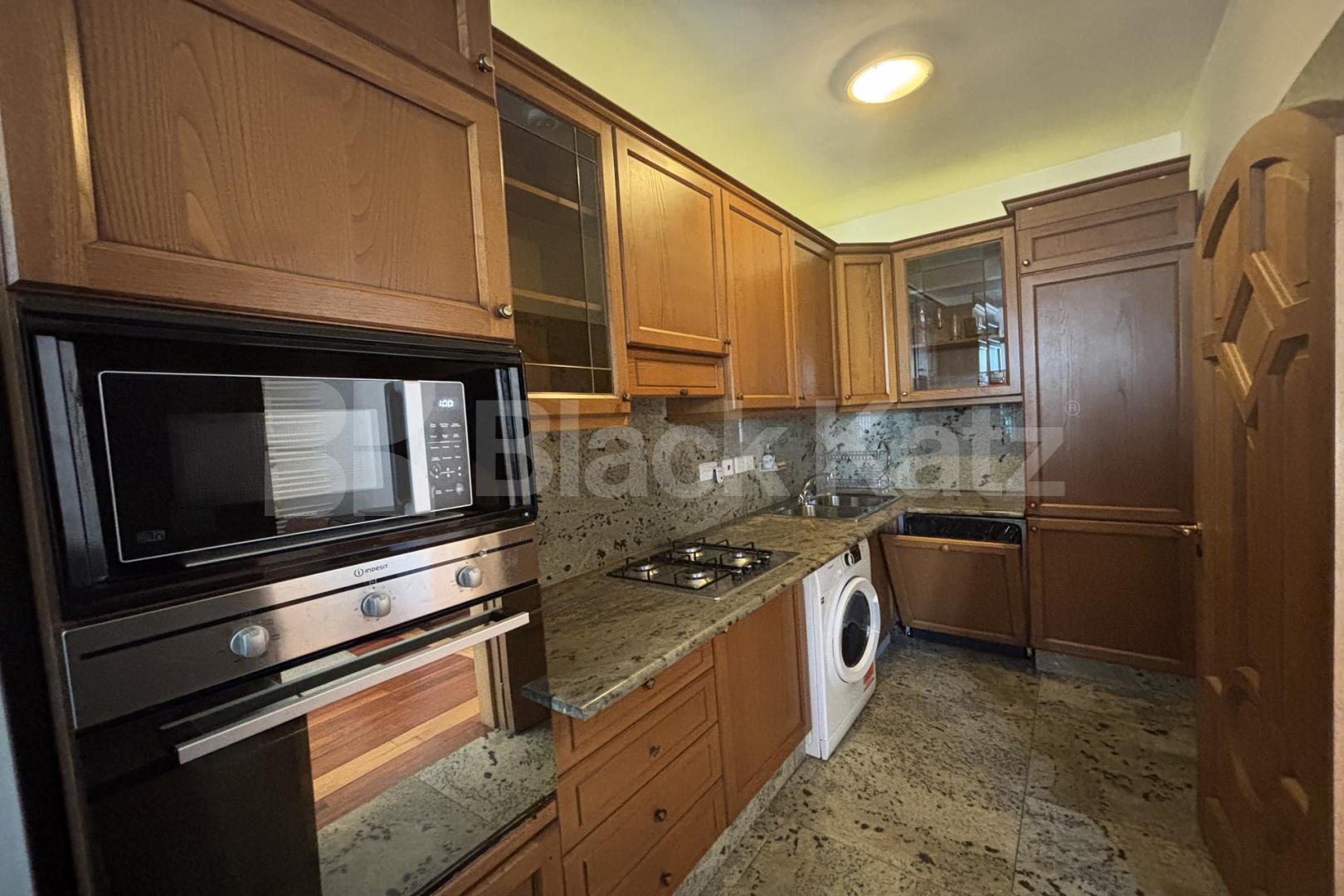 Superbly located, two bathrooms, generous period conversion  Union Street, London Bridge