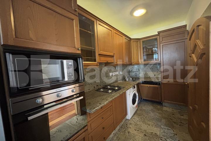 Superbly located, two bathrooms, generous period conversion  Union Street, London Bridge