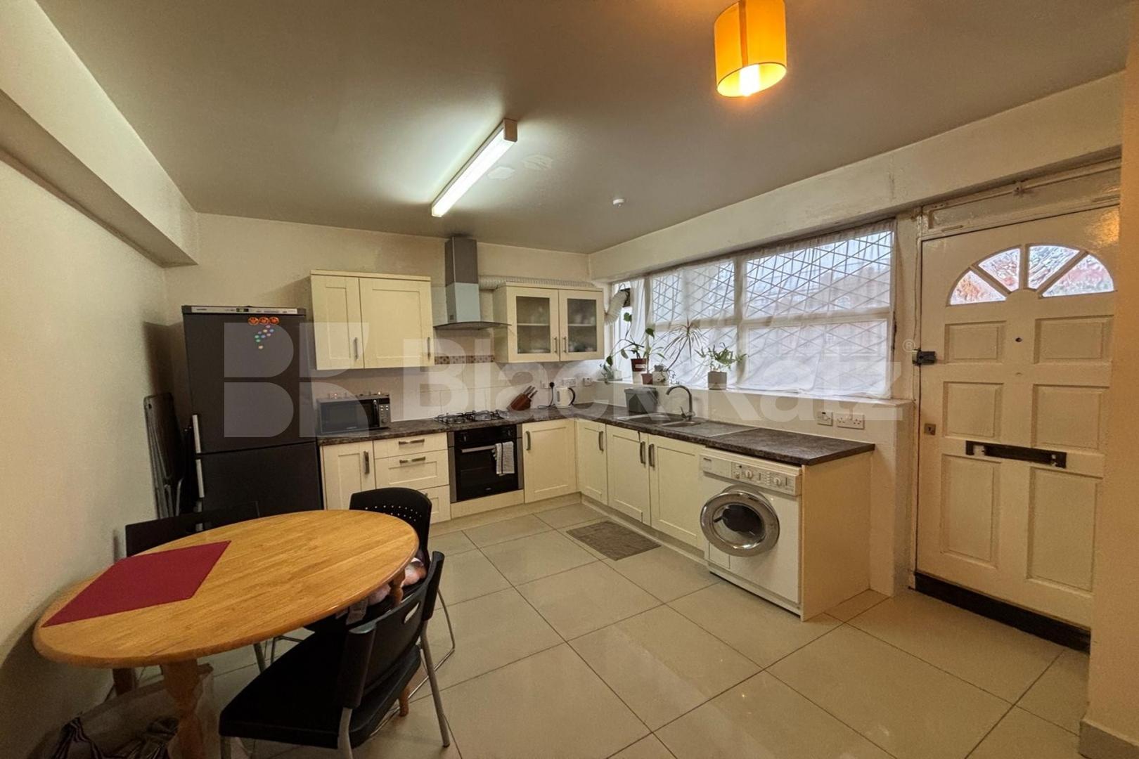 Duplex apartment includes heating & hotwater Churchill Gardens, Pimlico