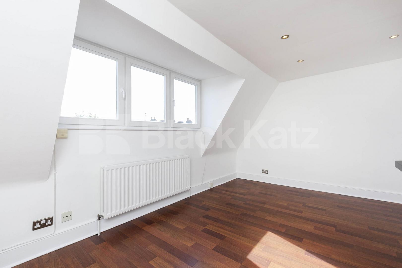 Large split level 3 bedroom in a well maintained conversion in Archway Marlborough Road, Upper Holloway 