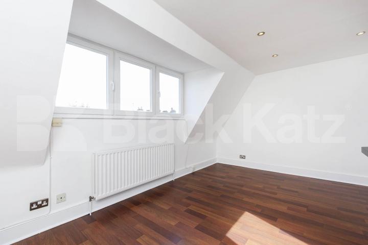 Large split level 3 bedroom in a well maintained conversion in Archway Marlborough Road, Upper Holloway 