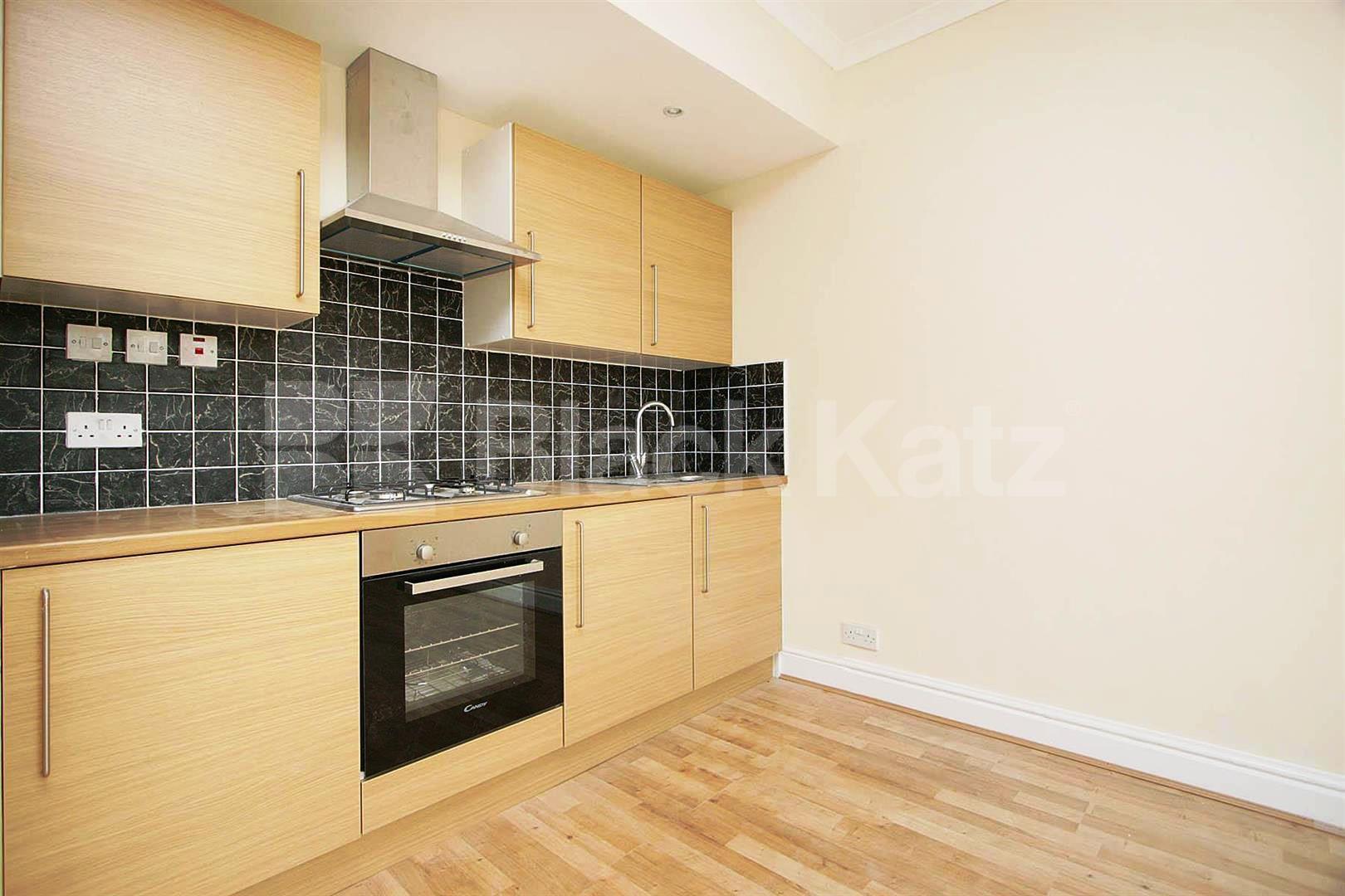 			LET!, 2 Bedroom, 1 bath, 1 reception Flat			 Ashmore Road, MAIDA VALE